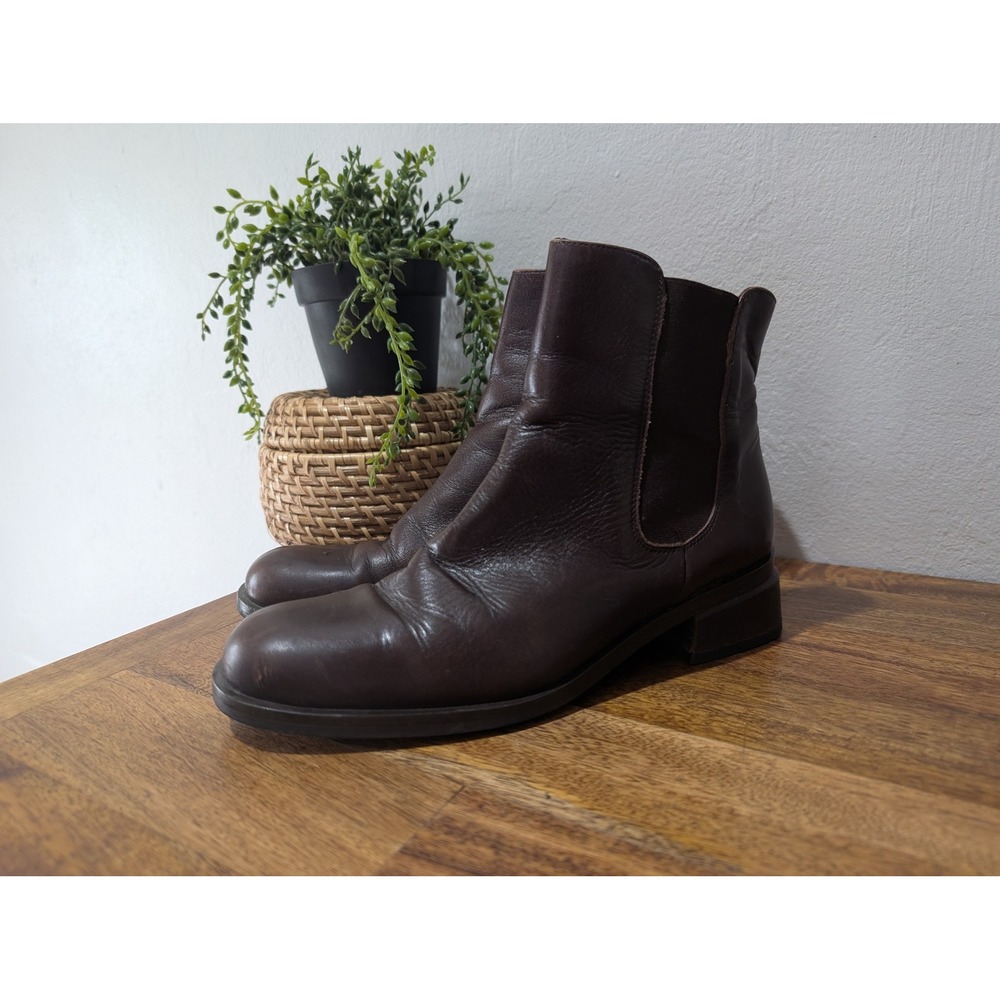 Coach METROPOLITAN CHELSEA BOOT
Size 9.5‎